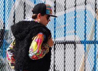 Joffery Hollsworth – Sip n Flex Joffery Hollsworth - Sip n Flex